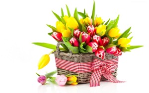 bukiet kwiatow tulipany kosz